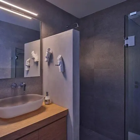 Ramus Paros Isterni (Paros)